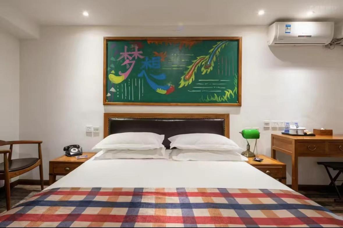 Nostalgia Hotel Beijing Guozijian Ghost Street - Near Beijing Lama Temple, Beihai Park, Jingshan Park, Drum Tower, Houhai Bar Street, Tian'Anmen Square, Located In Beijing Traditional Hutongs, 5 Minutes Away From Beixinqiao Metro Station Luaran gambar