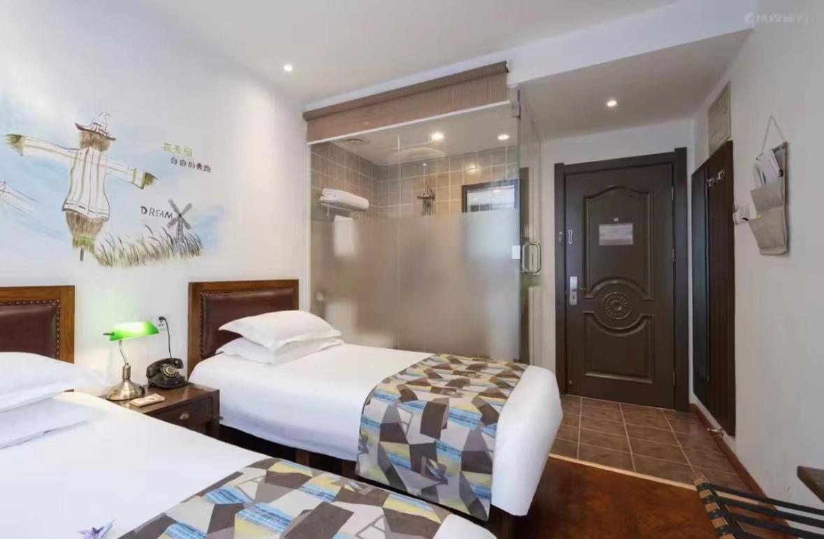Nostalgia Hotel Beijing Guozijian Ghost Street - Near Beijing Lama Temple, Beihai Park, Jingshan Park, Drum Tower, Houhai Bar Street, Tian'Anmen Square, Located In Beijing Traditional Hutongs, 5 Minutes Away From Beixinqiao Metro Station Luaran gambar
