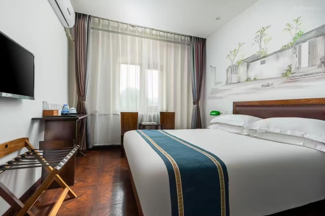 Nostalgia Hotel Beijing Guozijian Ghost Street - Near Beijing Lama Temple, Beihai Park, Jingshan Park, Drum Tower, Houhai Bar Street, Tian'Anmen Square, Located In Beijing Traditional Hutongs, 5 Minutes Away From Beixinqiao Metro Station Luaran gambar