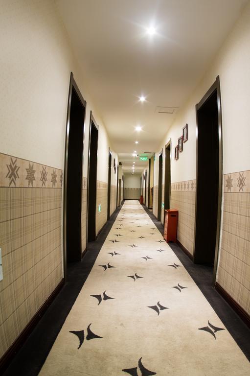 Nostalgia Hotel Beijing Guozijian Ghost Street - Near Beijing Lama Temple, Beihai Park, Jingshan Park, Drum Tower, Houhai Bar Street, Tian'Anmen Square, Located In Beijing Traditional Hutongs, 5 Minutes Away From Beixinqiao Metro Station Luaran gambar