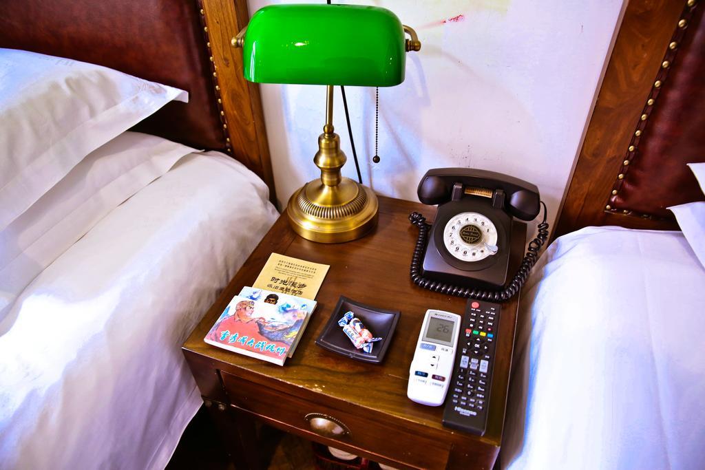 Nostalgia Hotel Beijing Guozijian Ghost Street - Near Beijing Lama Temple, Beihai Park, Jingshan Park, Drum Tower, Houhai Bar Street, Tian'Anmen Square, Located In Beijing Traditional Hutongs, 5 Minutes Away From Beixinqiao Metro Station Luaran gambar