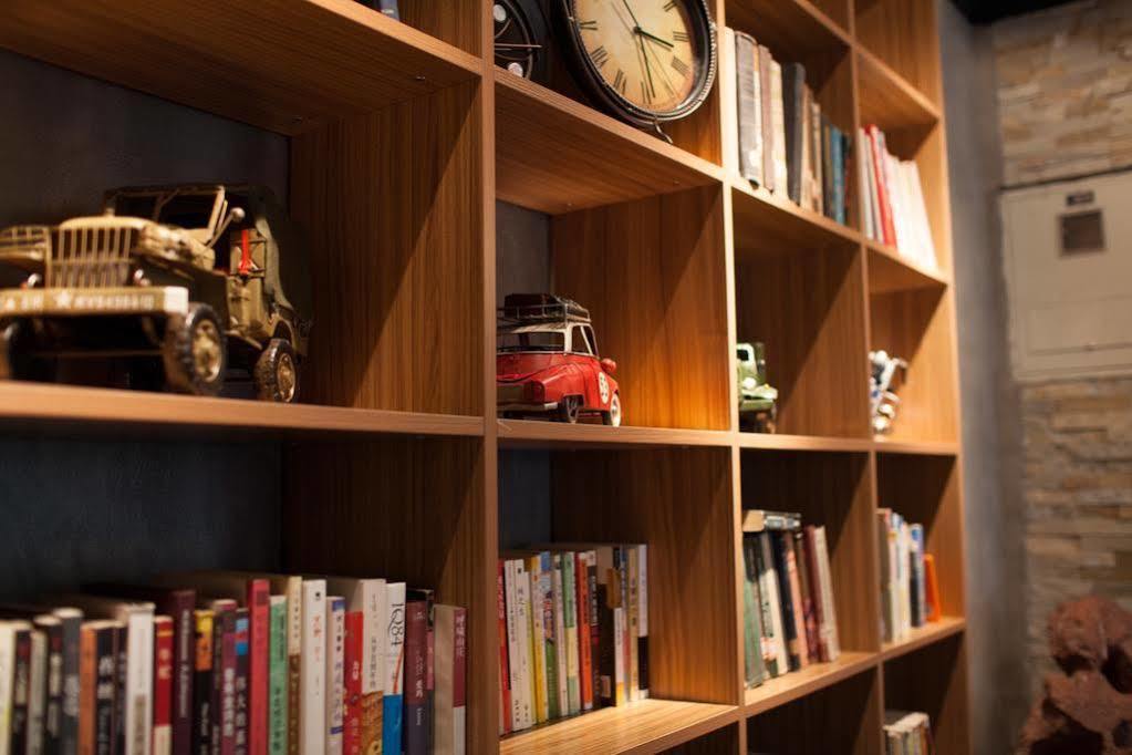 Nostalgia Hotel Beijing Guozijian Ghost Street - Near Beijing Lama Temple, Beihai Park, Jingshan Park, Drum Tower, Houhai Bar Street, Tian'Anmen Square, Located In Beijing Traditional Hutongs, 5 Minutes Away From Beixinqiao Metro Station Luaran gambar