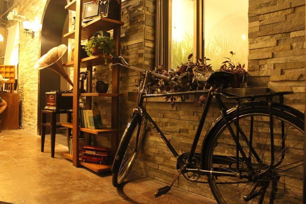 Nostalgia Hotel Beijing Guozijian Ghost Street - Near Beijing Lama Temple, Beihai Park, Jingshan Park, Drum Tower, Houhai Bar Street, Tian'Anmen Square, Located In Beijing Traditional Hutongs, 5 Minutes Away From Beixinqiao Metro Station Luaran gambar